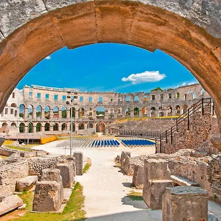 Ene In - Haus Fuer 6 Personen Pula