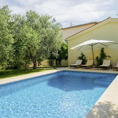 Villa Ene In - Haus Für 6 Personen Pula