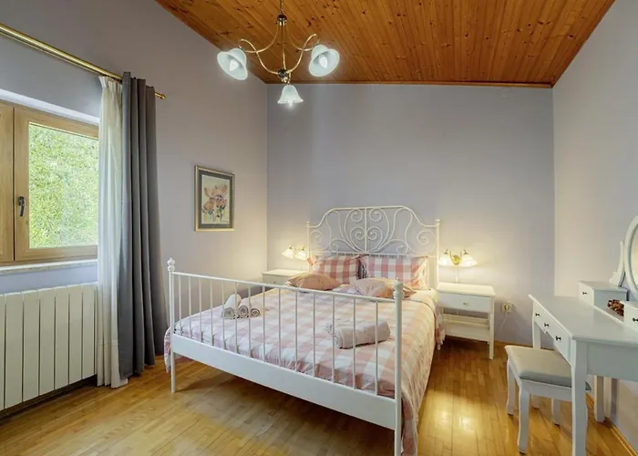 Villa Ene In - Haus Fuer 6 Personen Pula