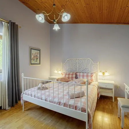 Ene In - Haus Fuer 6 Personen Pula