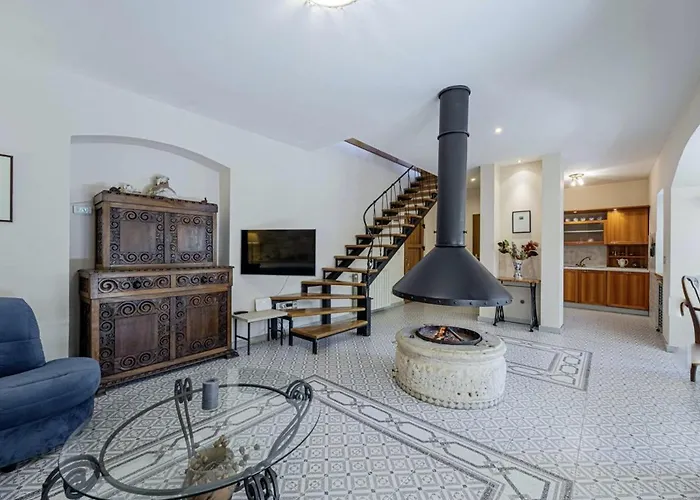 Ene In - Haus Fuer 6 Personen Pula