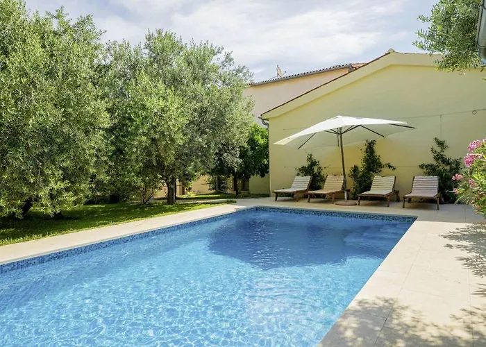 Villa Ene In - Haus Fuer 6 Personen Pula